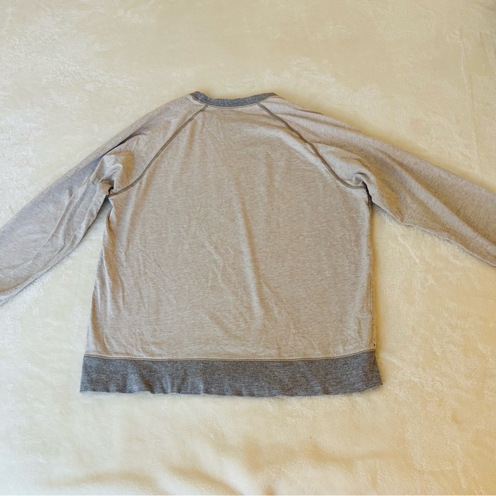GAP Men's Light Gray Crewneck Sweatshirt